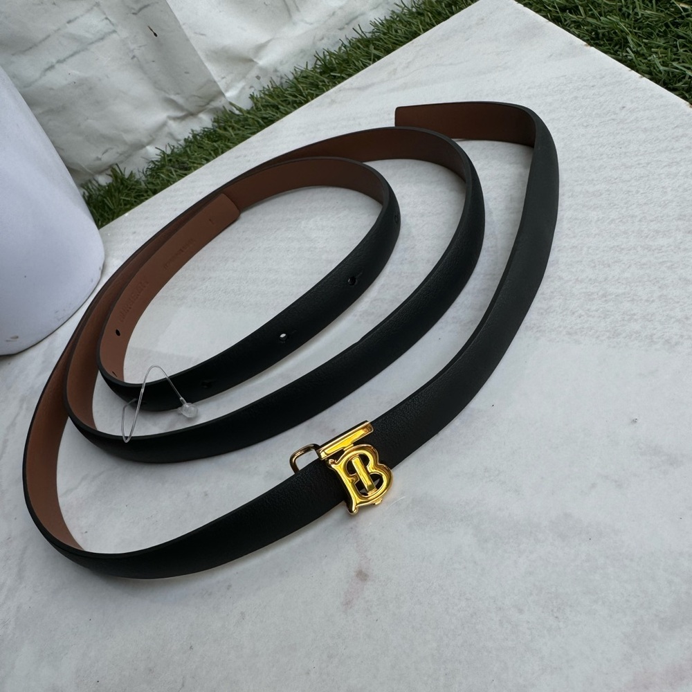Burberry TB Reversible Leather
Belt Brown/ Black with Gold Burberry Logo Accent - Picture 6 of 16